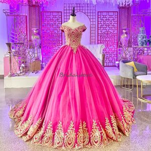 Princesse Fuchsia Quinceanera Robes Avec Des Appliques D'or Élégant Hors Épaules Robe De Bal Robes De Fiesta Corset À Lacets Robe De Fête D'anniversaire 2024 Quinze Abiye