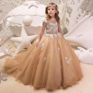 Princesa Girls Gold Pageant Sheer Jewel Neck Cap Manga Apliques Cuentas Volantes Vestidos largos para niñas de flores Vestidos de fiesta para niños pequeños por encargo BC