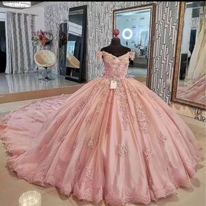 Robes de balle de quinceanera de dentelle Princess Pink plus en dentelle de la taille de la taille de l'épaule mexicaine seize robes de fête de bal douce