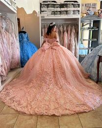 Prinses Pink van de schouderbaljurk Quinceanera -jurken kralen beroemde feestjurken Appliques Appliques Graduation Bow Vestido de 15 0431