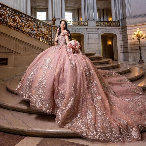 Princesse Rose Brillant Quinceanera Robe Hors Épaule Appliques Perles Robe De Bal Doux 16 15 Robe Robes De 15 Anos Robe De Soirée De Graduation