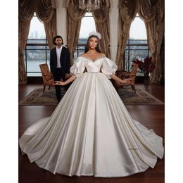Princesse plus taille une ligne robes de mariée plage bohemian hors épaule des manches demi-manches perlées de jardin jardin