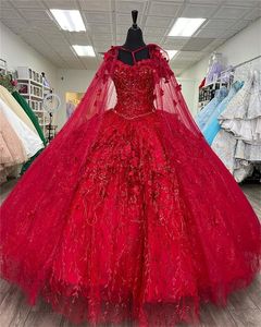 Prinses Red Quinceanera-jurken met Cape Emerald Green 3d Floral Lace-Up Corset Graduation Gown Vestidos de Quinceanera