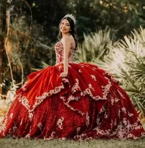 Princesse Rouge Chérie Robe De Bal Robe De Quinceanera Robes Or Appliques Paillettes Longue Robe De Bal Corset Célébrité Robes De Soirée Sweet 16 Robe 15 Anos Vestidos