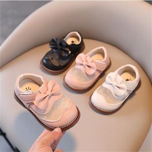 Princess Shoes For Baby Girls 2024 Spring Ademend zacht opgeloste peuterschoenen voor meisjes buitenlandse stijl kleine leerschoenen