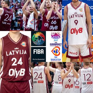 Gedrukt WK Basketbal 2023 Letland 6 Kristaps Porzingis Jersey 11 Rolands Smits 21 AIGARS SKELE 47 Arturs Kurucs 9 Dairis Bertans 12 ARTURS STRAUTINS Rood Wit