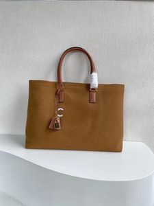 Bolso de lona estampado y piel de becerro, moderno bolso para computadora portátil, bolsillo interior con cremallera, bolso de compras versátil para viajes de corta distancia Bolso de diseñador de lujo HDMBAGS2023