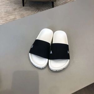 Sandales imprimées glisses girnes garçons slippers décontractées plage enfants plate-forme caoutchouc marque jeunesse pour tout-petits chaussures