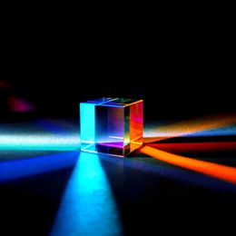 Prisma Cubo de vidrio dicroico Prism12.7 mm Color óptico Prisma Cubo láser para decorar cumpleaños Rainbow Glass Beam Combinador 230816