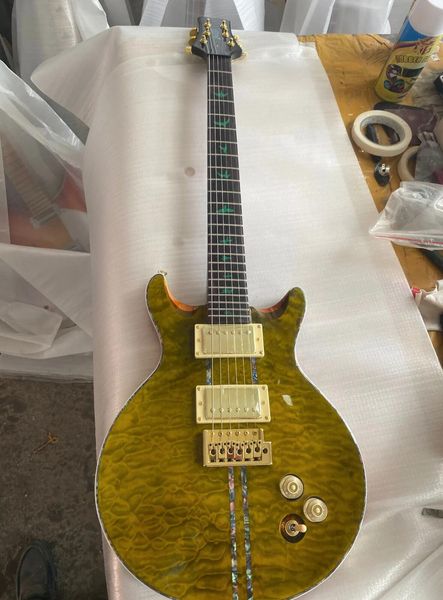 Rare Reed Smith Private Santana Green Apricot Tapa de arce acolchada Guitarra eléctrica Cuerpo de caoba Ofertas verdes Incrustaciones Rayas de abulón Puente trémolo Hardware dorado