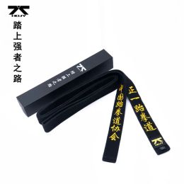 Producten aanpasbare Taekwondo Black Belt WTF 2.8m3.2m Coach borduurwerk gouden lijnnaam Karate judo uniform katoen taille band