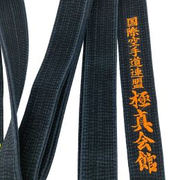 Productos Ikf Kyokushin Karate Bordado negro Bordado artes marciales japonesas Entrenador deportivo Master Cotton Scrub Nombre personalizado Ancho 5cm