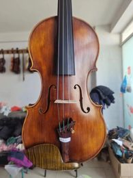 Violon professionnel 4/4 modèle Amati, dos en érable flammé, table en épicéa vieille de 100 ans