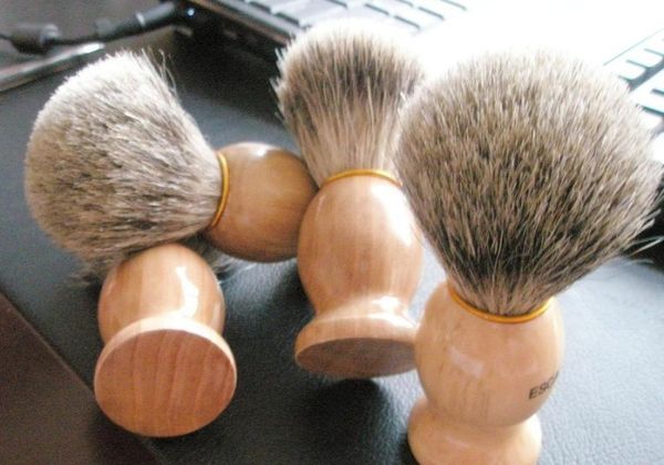 Coiffeur professionnel rasage des cheveux brosses de rasoir manche en bois naturel blaireau cheveux blaireau pour hommes cadeau outil de barbier hommes Fa3615491