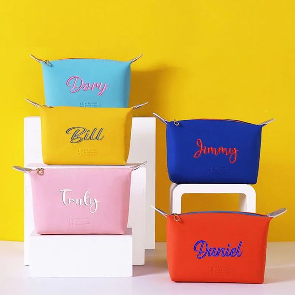 Bolsa de maquillaje de PU con bordado personalizado profesional, bolsa de aseo Simple portátil impermeable para mujer, bolsa de regalo personalizada 240102