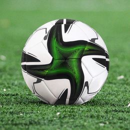 PROFESSIONELE VOEDER VOETBALBAL Officiële maat 5 PVC Materiaal Outdoor Team Match Game Machine naaien training voetbal 240415