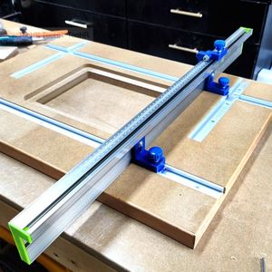 Juegos de herramientas de mano profesionales Valla de perfil de aluminio 75 Tipo Mitre Track Respaldo de pista en T con soportes deslizantes de escala Ranura en T para sierra de mesa Woodwor