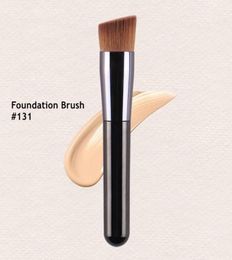 Brosse de maquillage de fond de fondation parfaite professionnelle 131 Foundation de haute qualité Crom Cosmetics Brush Brush Tool2864351