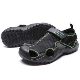 Zapatos de playa de arena profesionales Sandalias deportivas de llegada Chanclas para mujer para hombre Zapatillas transpirables y ligeras Fondo suave