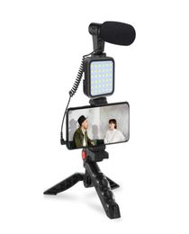 Professionele smartphone-videokit Microfoon LED-licht Statiefhouder voor live vloggen Pography YouTube Filmmaker-accessoires Trip1019217