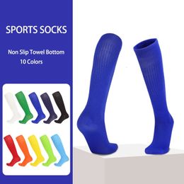 Calcetines deportivos profesionales para niños calcetines largos de color sólido de altos calcetines de fútbol calcetines de fútbol para hombres calcetines para niños 240322