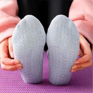 Chaussures de yoga professionnelles Chaussettes Antidérapantes Gym Fitness Danse Pilates Entraînement en salle Chaussettes Cinq orteils Dos nu Ballet Lady Training Home room sox pantoufle Accessoires