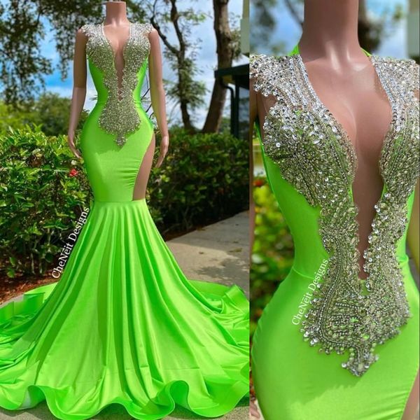 2023 Robes De Bal Sexy Vert Orange Sirène Africaine Col En V Profond Sans Manches Argent Cristaux Perles Filles Noires Robe Longue Plus La Taille Formelle Robes De Soirée Dos Ouvert