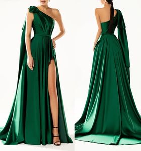 Robes de bal Robe de soirée vert foncé, sans manches, en Satin élastique, personnalisé, fermeture éclair, grande taille, fentes aux cuisses, plissée, ligne A, épaule