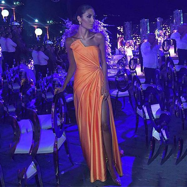 Vestidos de graduación Gala mujer satén sin tirantes hasta el suelo vestido de fiesta pierna alta hendidura Dubai Arabia Saudita vestido de noche largo