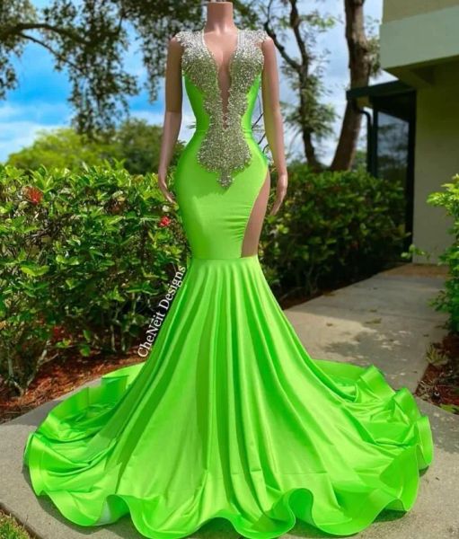 Vestidos de fiesta de graduación Mermaid verde Mermaid africano Volado V cuello de cuello