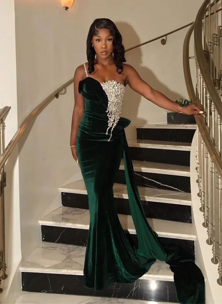 Vestido de fiesta Vestidos de noche formales Sin mangas NINGUNO Tren Apliques de cristal Cremallera personalizada Con cordones Tallas grandes Nueva Sirena Cariño Terciopelo Verde oscuro