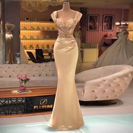 Prom Sexy Arabe Robes Gold Crystal Beded Voir à travers Satin Cap Manches de soirée Société Sirène Sirène Forme Robes de fête