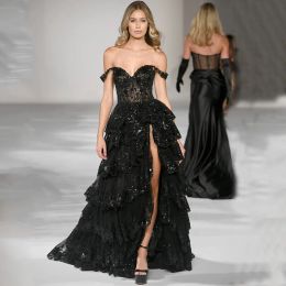 Prom sweetheart jurken van zwart vintage de schouder a-line appliques kanten pailletten sexy hoge spleet vloerlengte formele avondjurken gelaagd