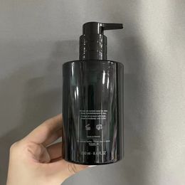 Promotion top vente charmant Parfum Body Wash 250ml gel douche pour homme femme Parfum Neutre cadeau femme Bain livraison rapide
