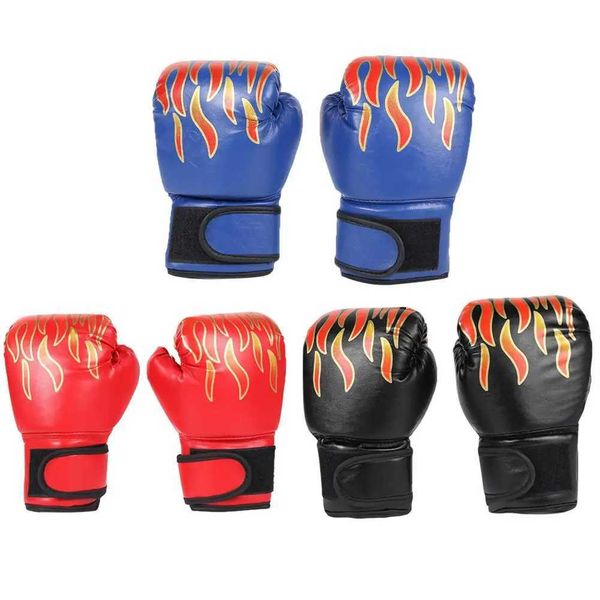 Équipement de protection 2 morceaux de formation de boxe Glants à flamme Sponge imprimée gants tamponnés Gants professionnels des enfants de formation des enfants respirants 240424