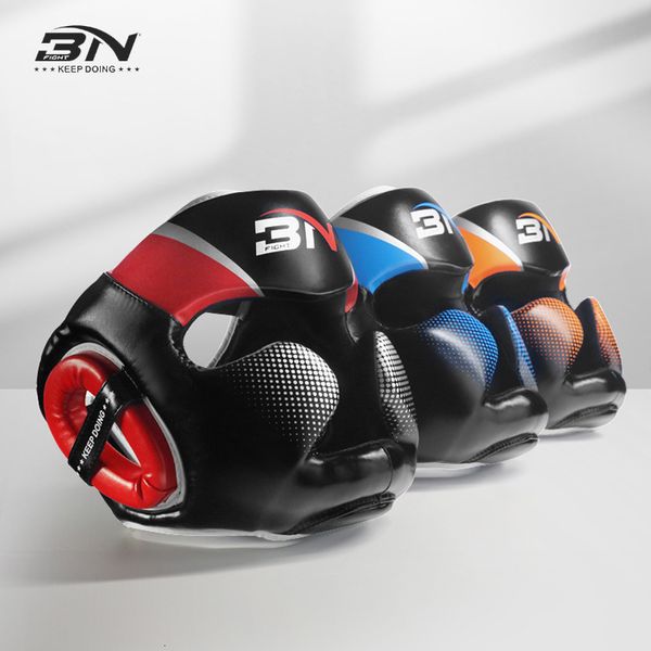 Équipement de protection Casque de boxe pour enfant adulte Super Absorption des chocs Protège-tête Taekwondo Muay Sanda Équipement d'entraînement au combat Casque de sécurité entièrement couvert 230621