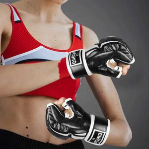 Équipement de protection Gants de boxe demi-doigts Gants de Taekwondo Matériau PU Protection maximale des mains pour protecteur Karaté Muay Thai Training yq240318