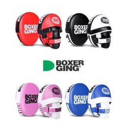 Beschermende uitrusting Sanda Bokshandschoenen Pads Handdoelpad Muay Thai Kick Focus Punch Pad Karate Taekwondo Mitt MMA Foam Boxertraining Hot Sale yq240318