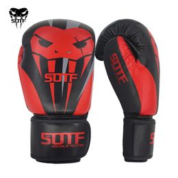 Beschermende uitrusting SOTF Volwassenen MMA Giftige slang zwart rood Bokshandschoenen Tiger Muay Thai mma handschoenen muay thai bokshandschoen Sanda pads doos HKD230718