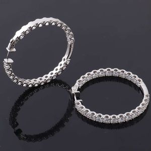 Boucles d'oreilles créoles fines Provence en or blanc massif 18 carats avec moissanite ronde de 2,5 mm au prix de gros