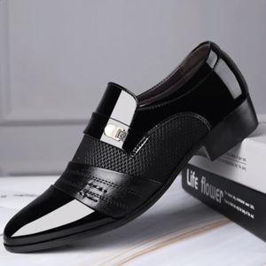 PU A9F6A Cuir de chaussures anciennes pour hommes Plus taille Bureau de fête Business Casual Shoes Loafers Zapatos de Vesttir Hombre 240428 S