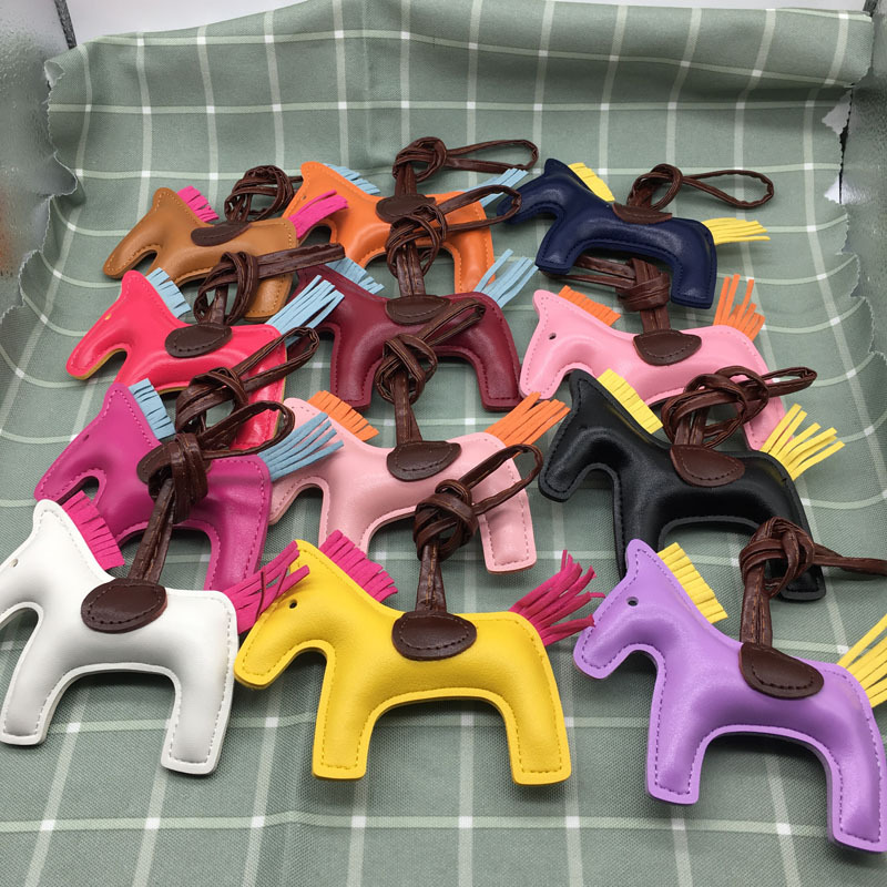 Pu häst Väska Charm Toy Partihandel Handväska Tote hänge High-end Fashion Söt slumpmässig färg