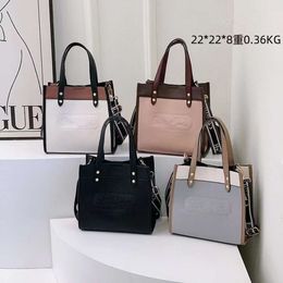 Indentation PU de haute qualité Koujia Vertical Tote Sac grande capacité Sac à main de sac à main sortant pour les femmes