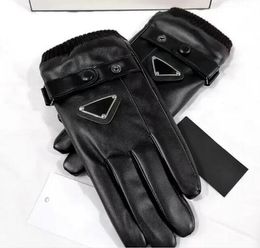 Gants en cuir PU fourrure à l'intérieur des mitaines de marque cinq doigts demi-doigts noirs avec étiquette en gros