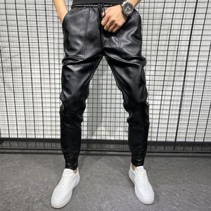 Pantalones de cuero de PU de alta calidad de invierno ropa de lujo coreana de gran tamaño a prueba de viento pantalones cálidos casuales pantalón negro Cuero Hombre 231222