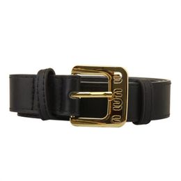 Pu lederen vrouw tailleband vintage punk -ontwerper mu riemen gouden gladde gesp holte brief vrouwen mode riem zwarte en bruine jean gordels