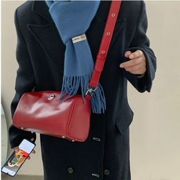 Sac rouge PU Summer Nouveau sac d'oreiller de niche rétro à la mode et à la mode sac à bandoulière Instagram polyvalent