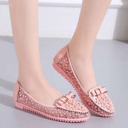 PU Sandals Diamond S Flower Bow Mesh Ing Flat Fashion Chaussures décontractées pour femmes 2024 pour les femmes Zapato Sandal Meh FaHion 'Chaussure Caual 434 D B22B