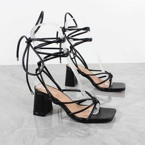 PU -strap 2022 Dunne nieuwe zomersandalen zwarte enkel Kruisbanden hoge hakken mode casual dikke hiel damesschoenen 7,5 cm t221209 296 s