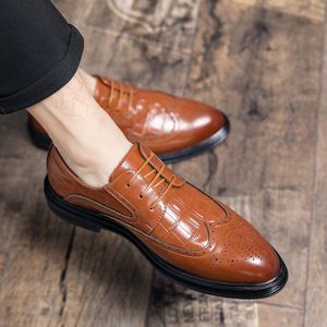 Pu Toe Male Being Being Men Dress Shoes Lace Up Oxfords Black Solid Business Leather Fiesta de boda
